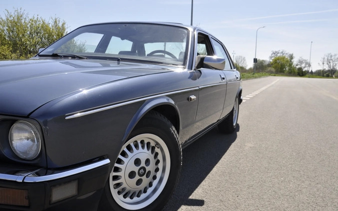 Jaguar XJ cena 22200 przebieg: 278000, rok produkcji 1990 z Legnica małe 436